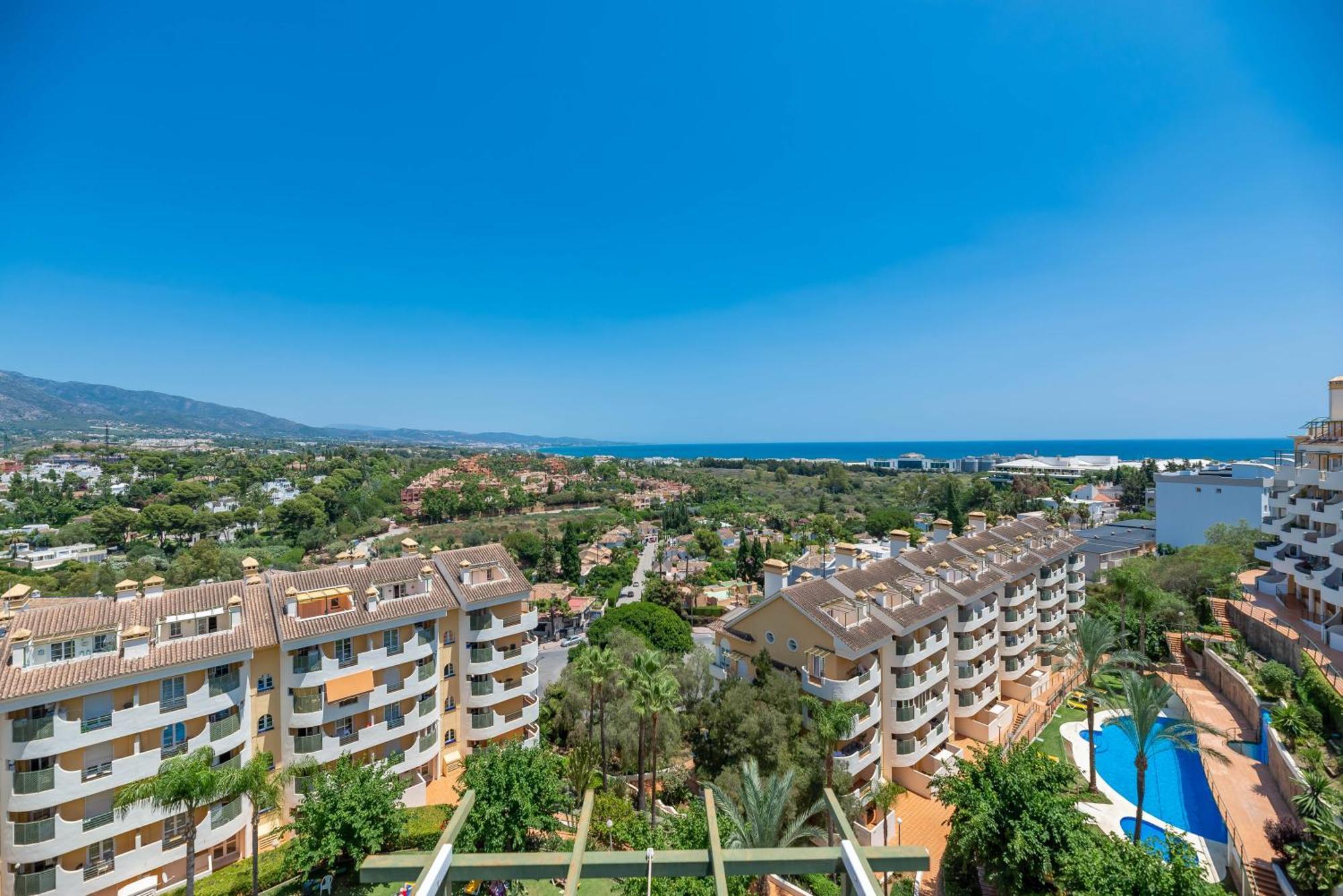 Elegant 2 Bdrm Penthouse With Bbq And Pools Lägenhet Marbella Exteriör bild