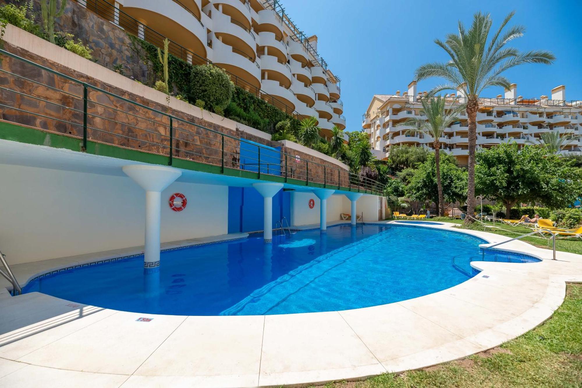 Elegant 2 Bdrm Penthouse With Bbq And Pools Lägenhet Marbella Exteriör bild