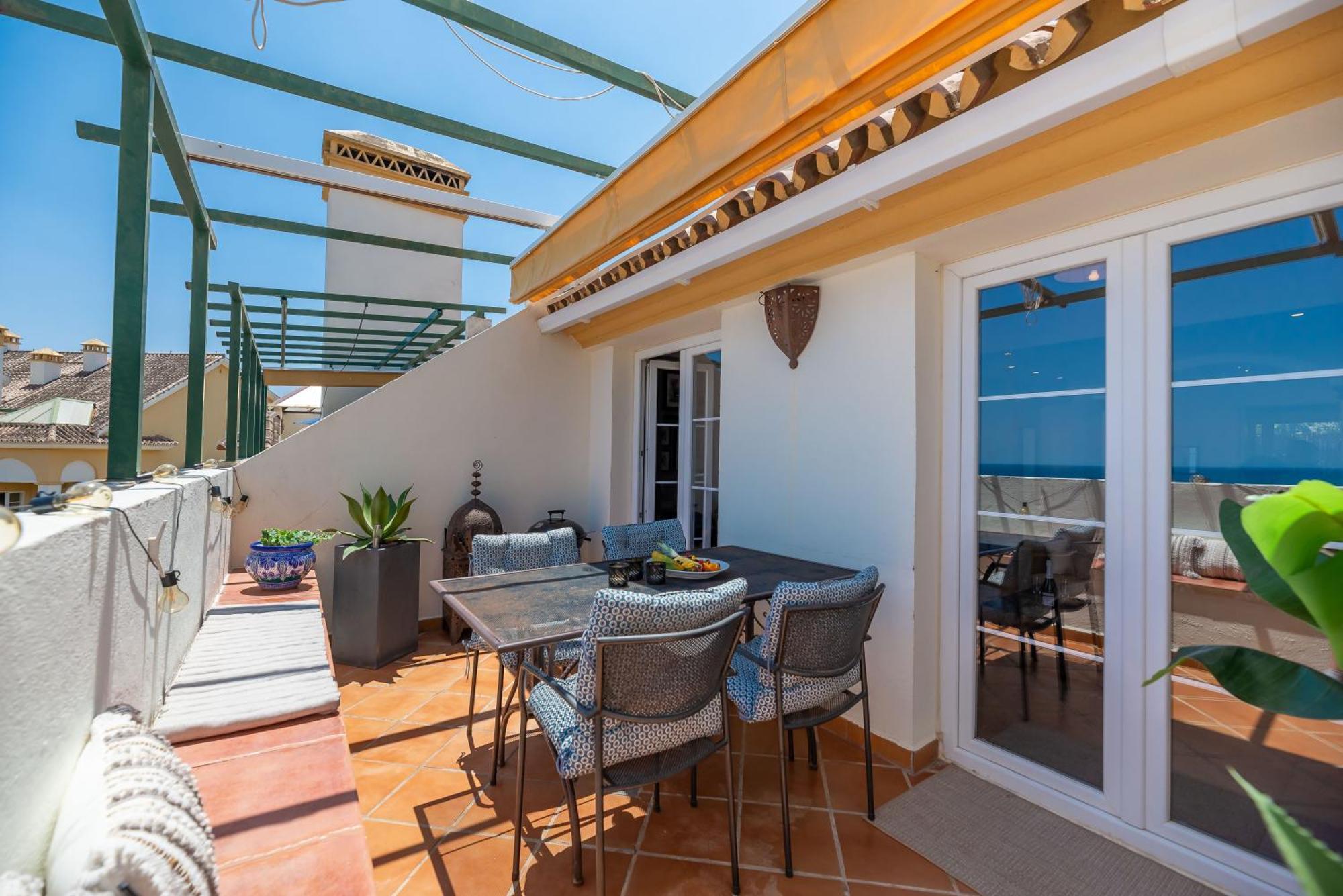 Elegant 2 Bdrm Penthouse With Bbq And Pools Lägenhet Marbella Exteriör bild