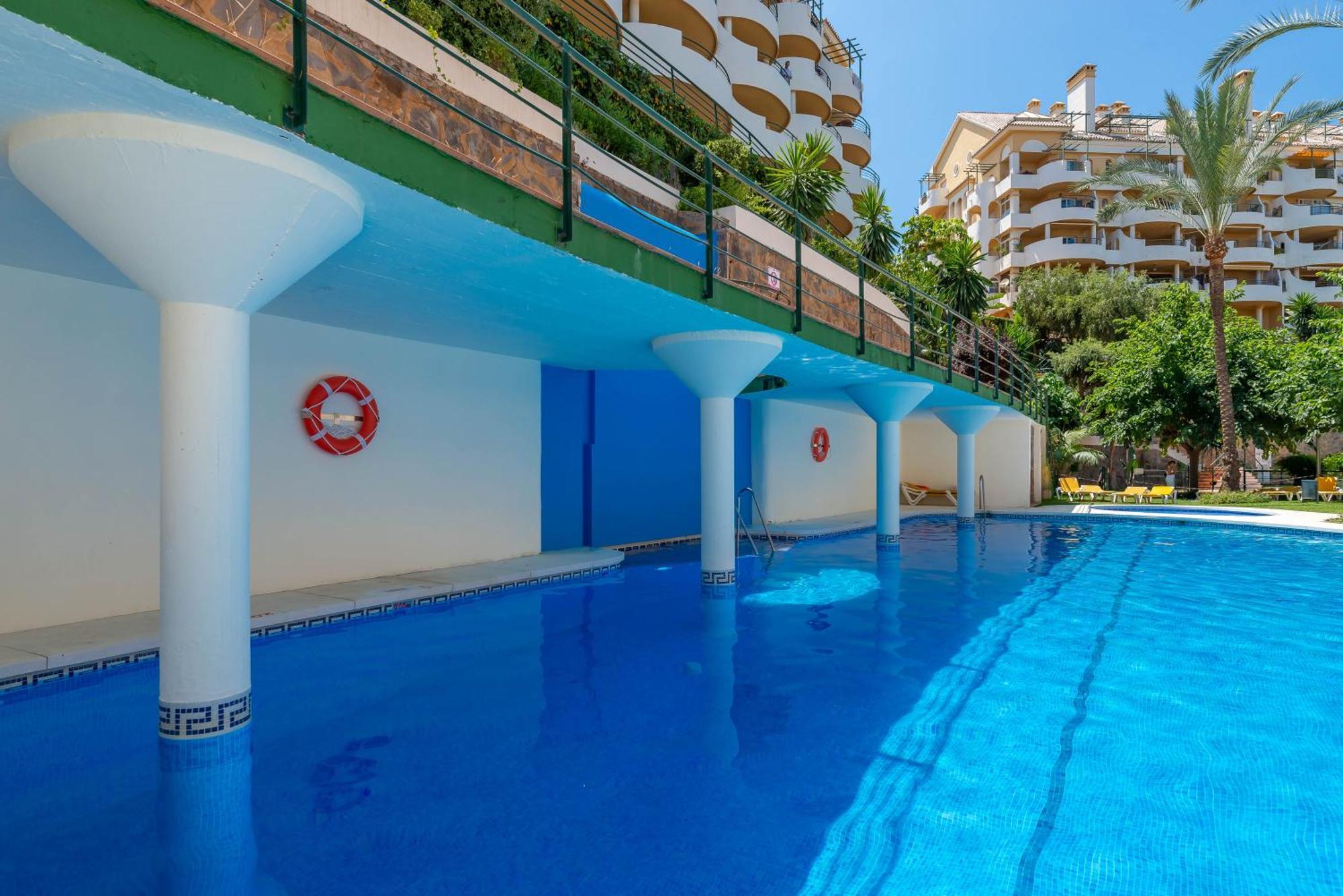 Elegant 2 Bdrm Penthouse With Bbq And Pools Lägenhet Marbella Exteriör bild